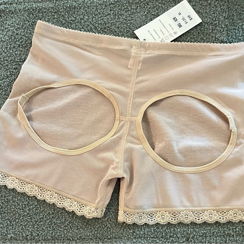 Women's NWT Lace Trim Shapewear - Cream XL